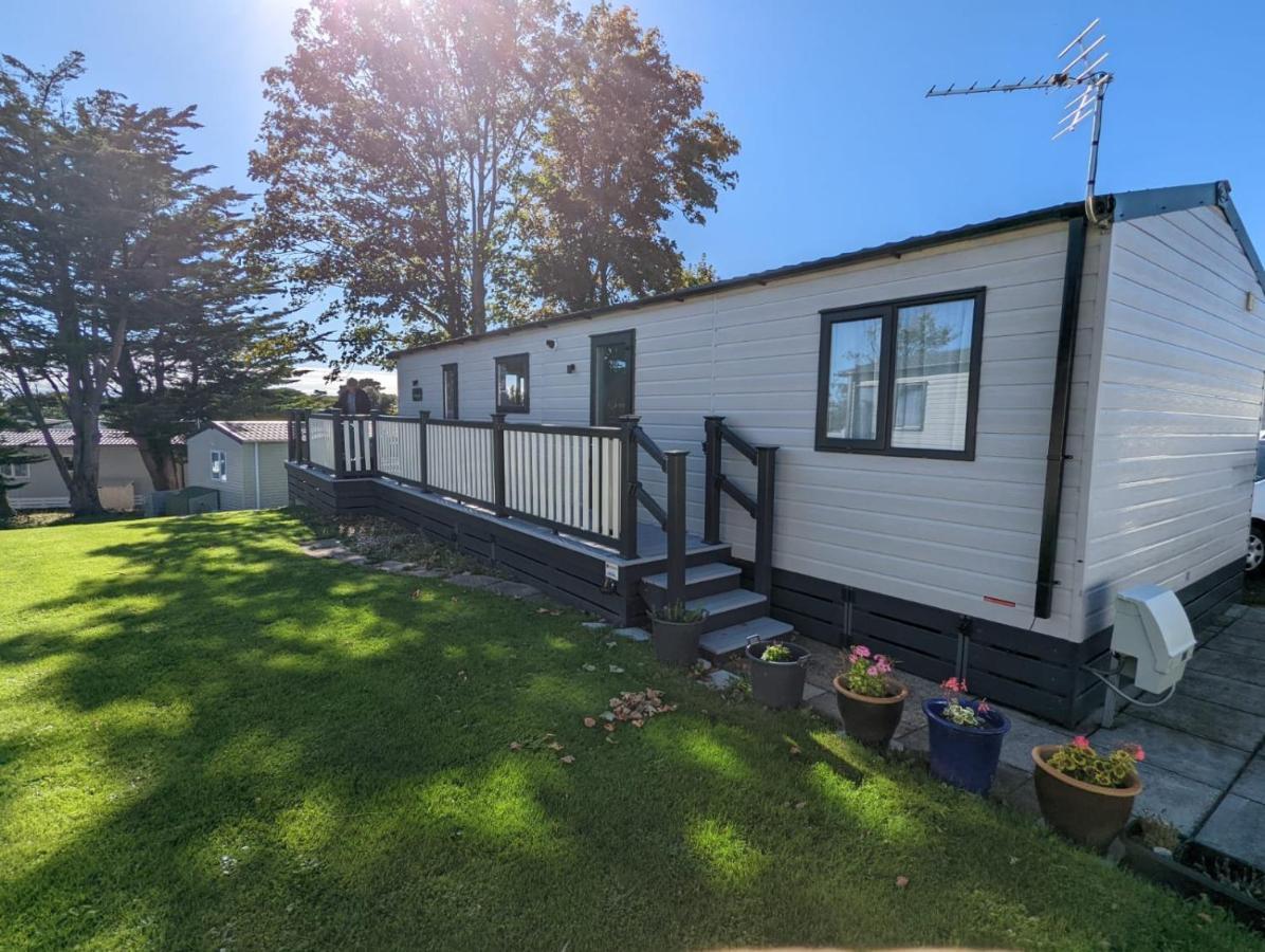Stunning Luxury Caravan On Edge Of New Forest On Shorefield Country Park Entertainment And Leisure Passes Included มิลฟอร์ดออนซี ภายนอก รูปภาพ