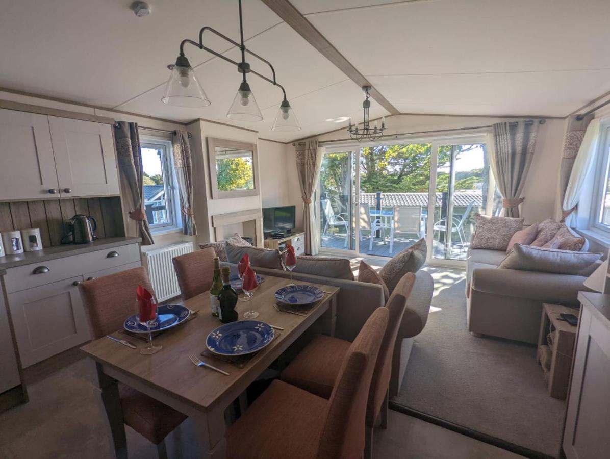 Stunning Luxury Caravan On Edge Of New Forest On Shorefield Country Park Entertainment And Leisure Passes Included มิลฟอร์ดออนซี ภายนอก รูปภาพ
